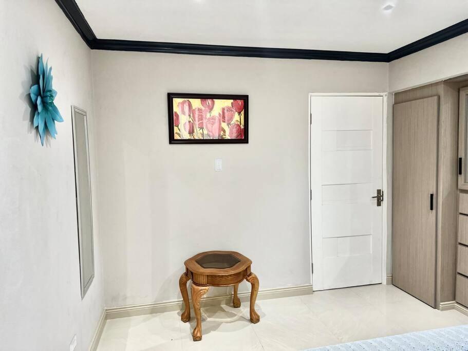 The Shelton Tower 1 Appartement Montego Bay Buitenkant foto