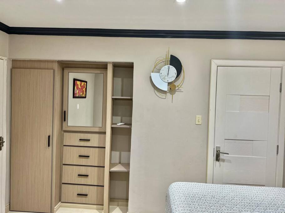 The Shelton Tower 1 Appartement Montego Bay Buitenkant foto